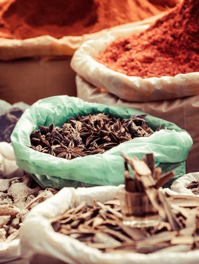 Sacs d'épices au marché